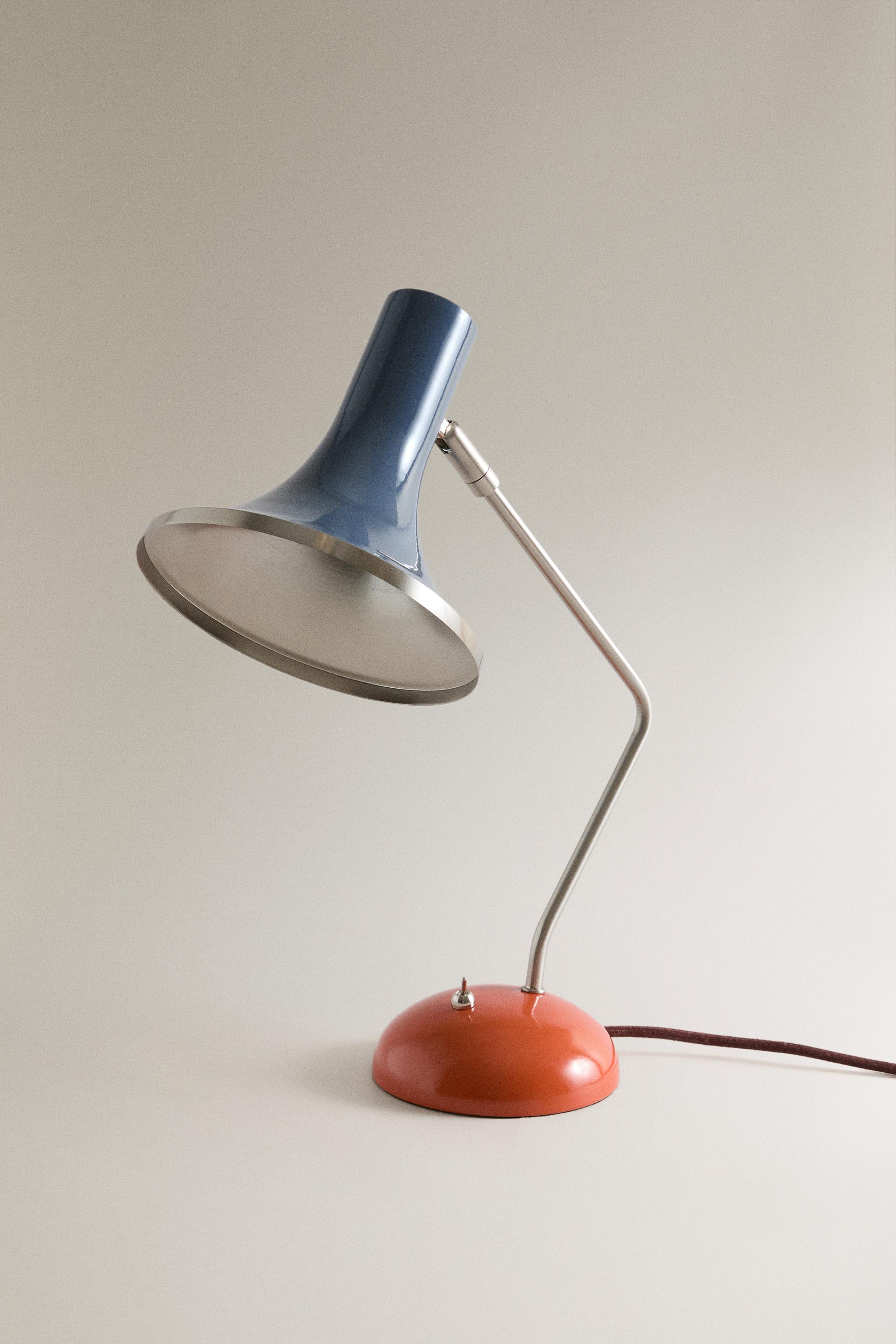 COLOR-BLOCK DESK LAMP